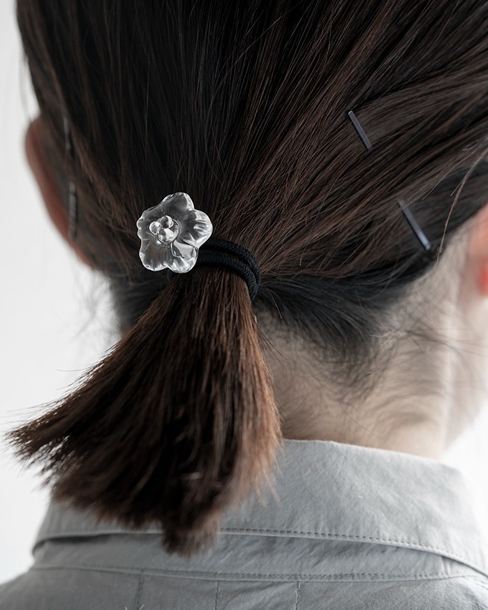 ガラスメーカー「ハリオ」“梅の花”ピアス&ヘアゴム、ガラス製 ガラスメーカー「ハリオ」“梅の花”ピアス&ヘアゴム、ガラス製