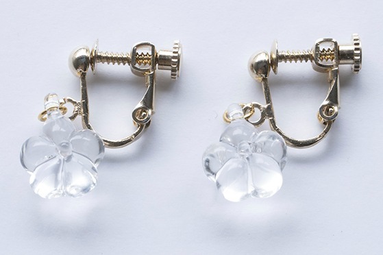 ガラスメーカー「ハリオ」“梅の花”ピアス＆ヘアゴム、ガラス製ひな人形も