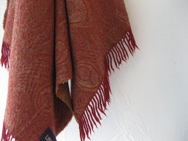LILY1ST VINTAGE 1970-1980’s British Wool Shawl by LIBERTY - 画像2枚目