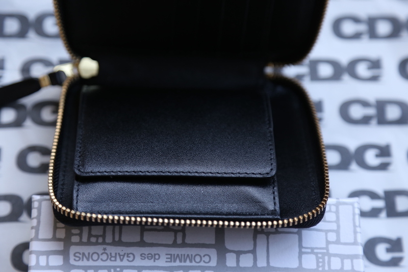Wallet COMME des GARCONS Classic Leather 二つ折りZIP財布SA2100発売 - 画像4枚目