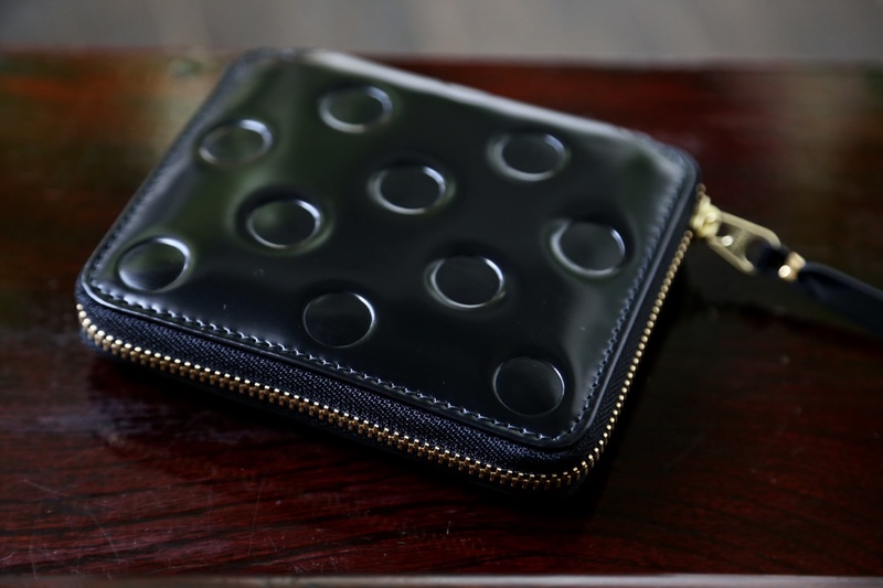 Wallet COMME des GARCONS 二つ折りZIP財布ポルカドット発売 - マーク 山口のアイテム - ファッションプレス