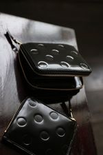 Wallet COMME des GARCONS 二つ折りZIP財布ポルカドット発売 - マーク