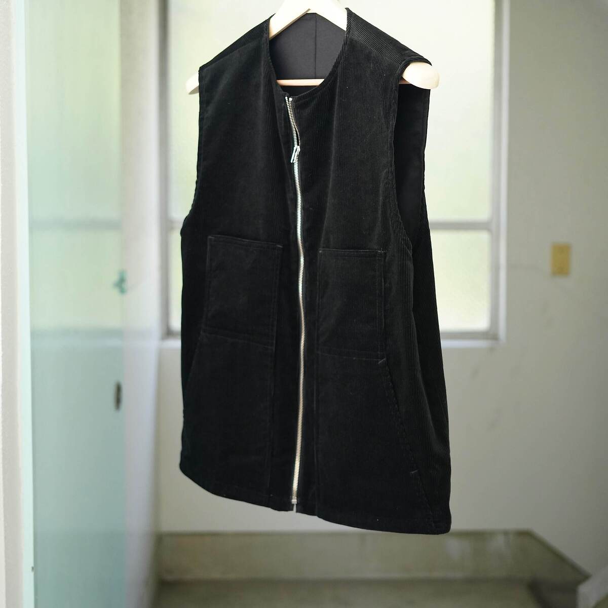 BISOWN CORDUROY x WO/CA RÉVERSIBLE VEST 1