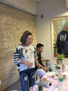 〈YOKOAUNTY〉65才ヨコアンティオーナーの初夏のパーティスタイル