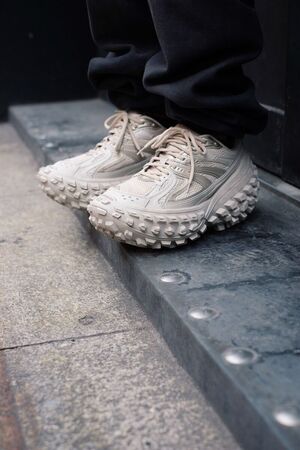 エレファンツ バレンシアガ(BALENCIAGA) 男性