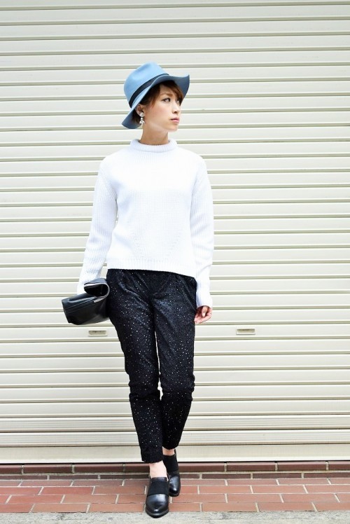 3.1Philliplim白ニットスタイルのショップスナップ