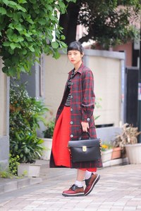 IZUMIさん - サンタモニカ(ショップ)(Santa Monica)、プラダ(PRADA)｜原宿ストリートスナップ - 写真1