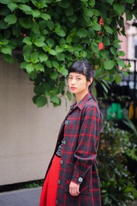 IZUMIさん - サンタモニカ(ショップ)(Santa Monica)、プラダ(PRADA)｜原宿ストリートスナップ - 写真3