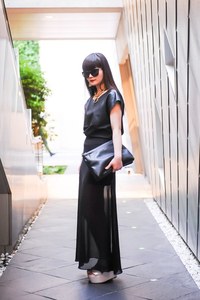 野村 来未さん - ムルーア(MURUA)、エモダ(EMODA)｜原宿ストリートスナップ - 写真1