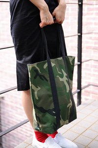 小林 加奈さん - アメリカンアパレル(American Apparel)、ヴァンズ(Vans)｜原宿ストリートスナップ - 写真4