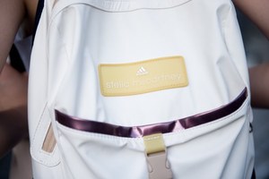 藤井 香那さん - ローズ バッド(ROSE BUD)、ヴァンズ(Vans)｜原宿ストリートスナップ - 写真8