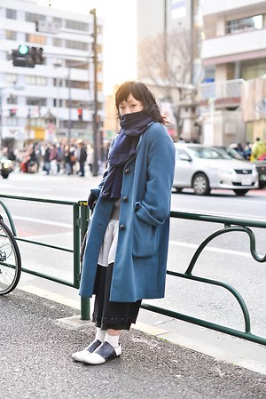 吉田 奏穂さん - フェラガモ(Ferragamo)、イッセイ ミヤケ(ISSEY MIYAKE)｜原宿ストリートスナップ - 写真1