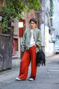 西野 沙織さん - 古着(ユーズド)(USED)、エイチ＆エム(H&M)｜渋谷ストリートスナップ - 写真1