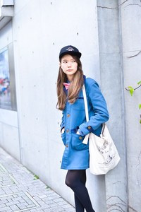 新里 ロドリゲス あけみさん - ヴァンズ(Vans)、ルートート(ROOTOTE)｜青山・表参道ストリートスナップ - 写真2