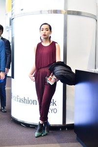 佐々木 香奈さん - トーガ(TOGA)｜渋谷ストリートスナップ - 写真1