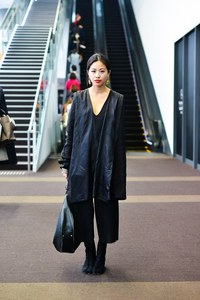 アリス M フィンさん - メゾン マルタン マルジェラ(Maison Martin Margiela)｜渋谷ストリートスナップ - 写真1