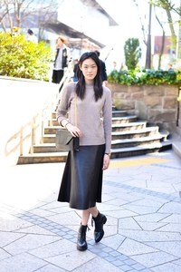 小椚 ちはるさん - エキップモン(EQUIPMENT)、アクネ ストゥディオズ(Acne Studios)｜原宿ストリートスナップ - 写真1