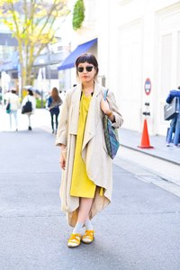 内田 杏梨さん - メゾン マルタン マルジェラ(Maison Martin Margiela)、バオ バオ イッセイ ミヤケ(BAO BAO ISSEY MIYAKE)｜原宿ストリートスナップ - 写真1