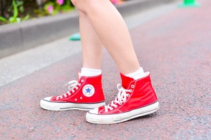 阿久津 ゆりえさん - 古着(ユーズド)(USED)、コンバース(CONVERSE)｜原宿ストリートスナップ - 写真4