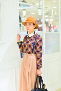 青山 香純さん - カルヴェン(CARVEN)、エムエスジーエム(MSGM)｜阪急梅田ストリートスナップ - 写真2