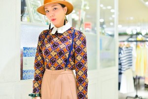 青山 香純さん - カルヴェン(CARVEN)、エムエスジーエム(MSGM)｜阪急梅田ストリートスナップ - 写真3