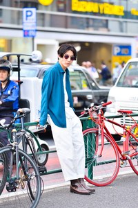 加藤 奨知さん - エムズ ブラック(m's braque)、ウル(URU)｜原宿ストリートスナップ - 写真1