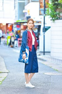 アツコさん - ジーヴィージーヴィー(G.V.G.V.)、マウジー(MOUSSY)｜原宿ストリートスナップ - 写真1