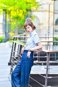 植村 麻由さん - カルヴェン(CARVEN)、オープニングセレモニー(OPENING CEREMONY)｜青山・表参道ストリートスナップ - 写真2