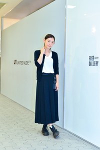阿久津 ゆりえさん - ドクターマーチン(Dr. Martens)｜原宿ストリートスナップ - 写真1