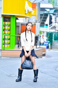 中田 クルミさん - ヴィヴィアン・ウエストウッド(Vivienne Westwood)、ウエスコ(WESCO)｜原宿ストリートスナップ - 写真1