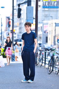 アンドウ ケイヤさん - 無印良品(MUJI)、コンバース(CONVERSE)｜原宿ストリートスナップ - 写真1