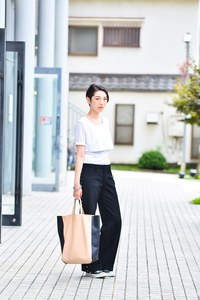 川畑 友美さん - メゾン マルタン マルジェラ(Maison Martin Margiela)、ジュンヤ ワタナベ(JUNYA WATANABE)｜原宿ストリートスナップ - 写真1