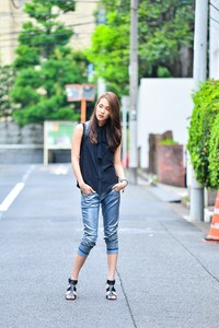 アツコさん - ディーゼル ブラック ゴールド(DIESEL BLACK GOLD)、コール ハーン(Cole Haan)｜青山・表参道ストリートスナップ - 写真1