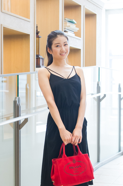 写真2 5 奥村 理沙さん プラダ Prada スパイラルガール Spiralgirl 阪急梅田ストリートスナップ ファッションプレス