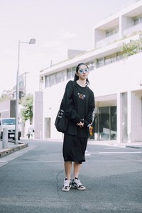 歌代 ニーナさん - プレイ・コム デ ギャルソン(PLAY COMME des GARÇONS)、テリー・リチャードソン(Terry Richardson)｜青山・表参道ストリートスナップ - 写真3