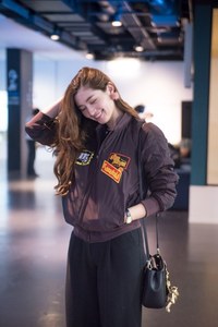 マイコ ティファニーさん - アールニューボールド(R.NEWBOLD)、エムエム6 メゾン マルジェラ(MM6 Maison Margiela)｜渋谷ストリートスナップ - 写真7