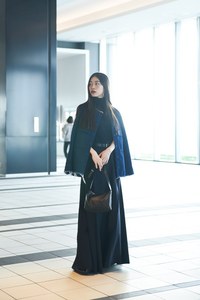 宮本 彩菜さん - ザラ(ZARA)、メゾン マルジェラ(Maison Margiela)｜渋谷ストリートスナップ - 写真1