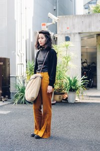 井上 恵さん - トーガ(TOGA)、古着(ユーズド)(USED)｜原宿ストリートスナップ - 写真1