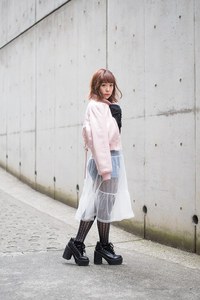 平松 可奈子さん｜青山・表参道ストリートスナップ - 写真1