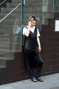 岡島 成美さん - プレイ・コム デ ギャルソン(PLAY COMME des GARÇONS)、ザラ(ZARA)｜原宿ストリートスナップ - 写真1