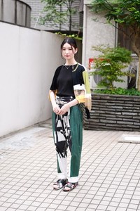 ハヤサキ マドカさん - トーガ(TOGA)、イー・エム(e.m.)｜原宿ストリートスナップ - 写真2