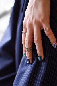 則武 ハルコさん - ファセッタズム(FACETASM)、ジャックムス(JACQUEMUS)｜渋谷ストリートスナップ - 写真7