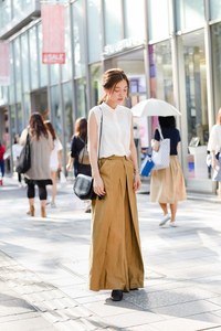 阿久津 ゆりえさん - スティーブン アラン(Steven Alan)、ワイエムウォルツ(Y.M.Walts)｜原宿ストリートスナップ - 写真2