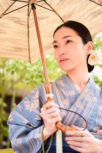 土村 真美さん - 竺仙(CHIKUSEN)、ヴィンテージ(vintage)｜青山・表参道ストリートスナップ - 写真4