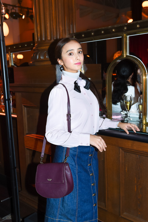 石田 ニコルさん - ケイト・スペード ニューヨーク(kate spade new york)｜銀座ストリートスナップ - 写真2