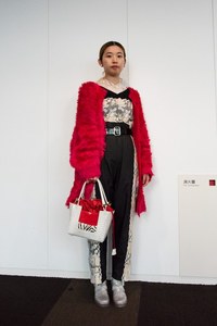 小口 英子さん - シアタープロダクツ(THEATRE PRODUCTS)｜渋谷ストリートスナップ - 写真1