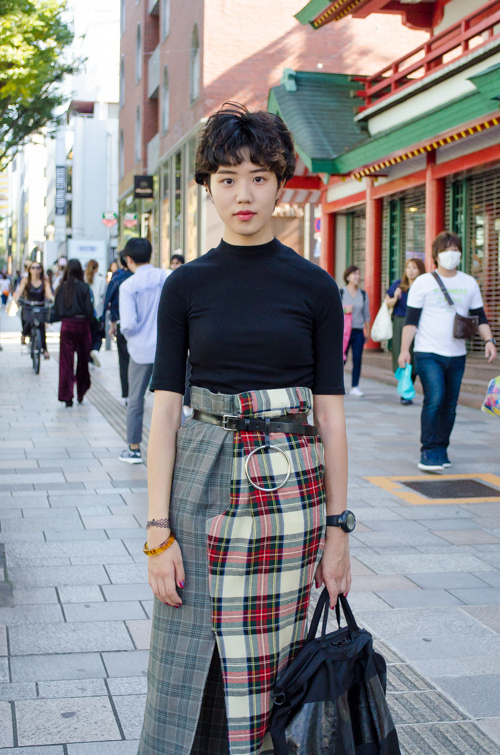 山野 萌々子さん - ザラ(ZARA)、トーガ オッズ＆エンズ(TOGA Odds & Ends)｜原宿ストリートスナップ - 写真1