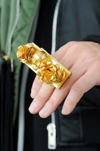 タクヤさん - ナインティナイン パーセント イズ(99%IS-)、ミスター・ジェントルマン(MISTERGENTLEMAN)｜渋谷ストリートスナップ - 写真2