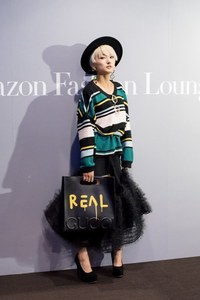 中川 友里さん - エイチ＆エム(H&M)、ノワール ケイ ニノミヤ(noir kei ninomiya)｜渋谷ストリートスナップ - 写真1