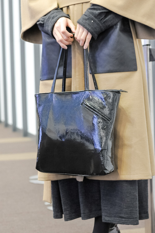 平野 マユさん - ミュラー オブ ヨシオクボ(muller of yoshiokubo)、タクタク(tac:tac)｜渋谷ストリートスナップ - 写真3